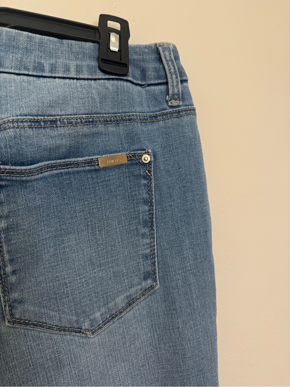 Chico’s So Slimming Girlfriend Slim Leg Ankle Jeans 12 2R Patchwork Embellished - Picture 5 of 9